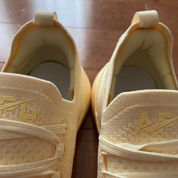 VEUC- APL women’s techloom breeze size 8 - Picture 4 of 6